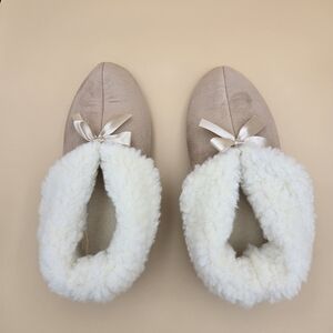 Cozy Beige Booty Style Women's Slippers with Bow Accent